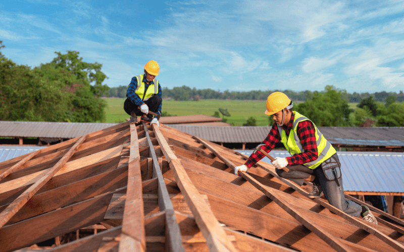 Combien de temps pour refaire une toiture de 100m2 : chantier en cours