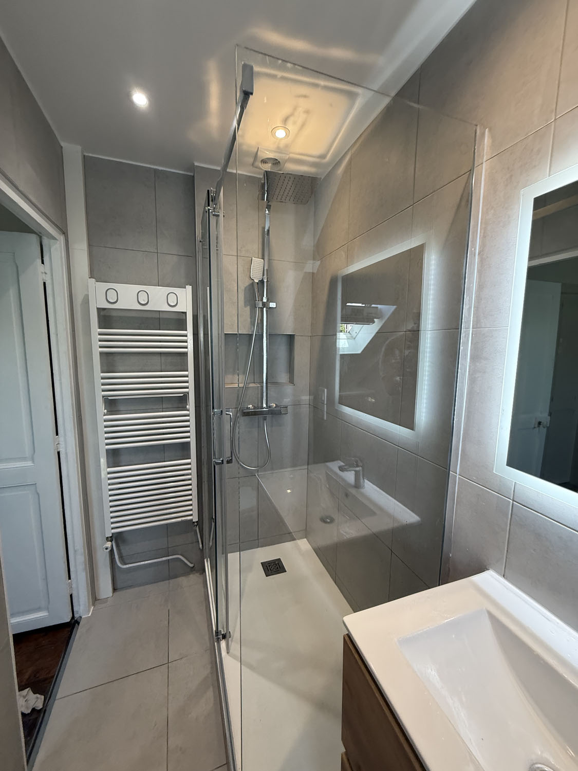 Salle de bain moderne rénovée à Fontenay