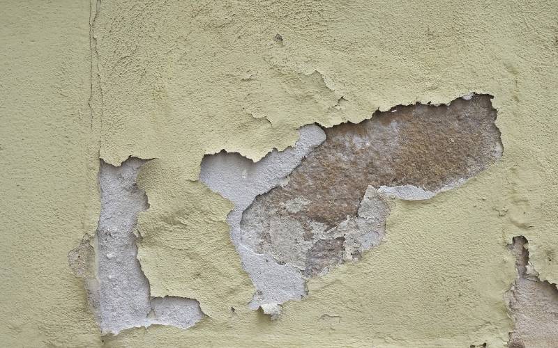 Humidité sur un mur extérieur : guide pour le réparer efficacement